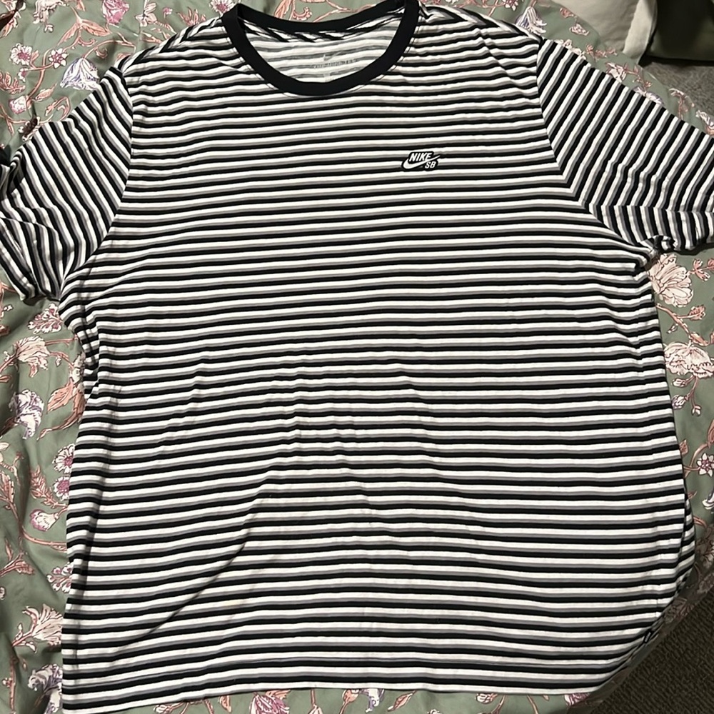 Men’s Nike sb tee size xl